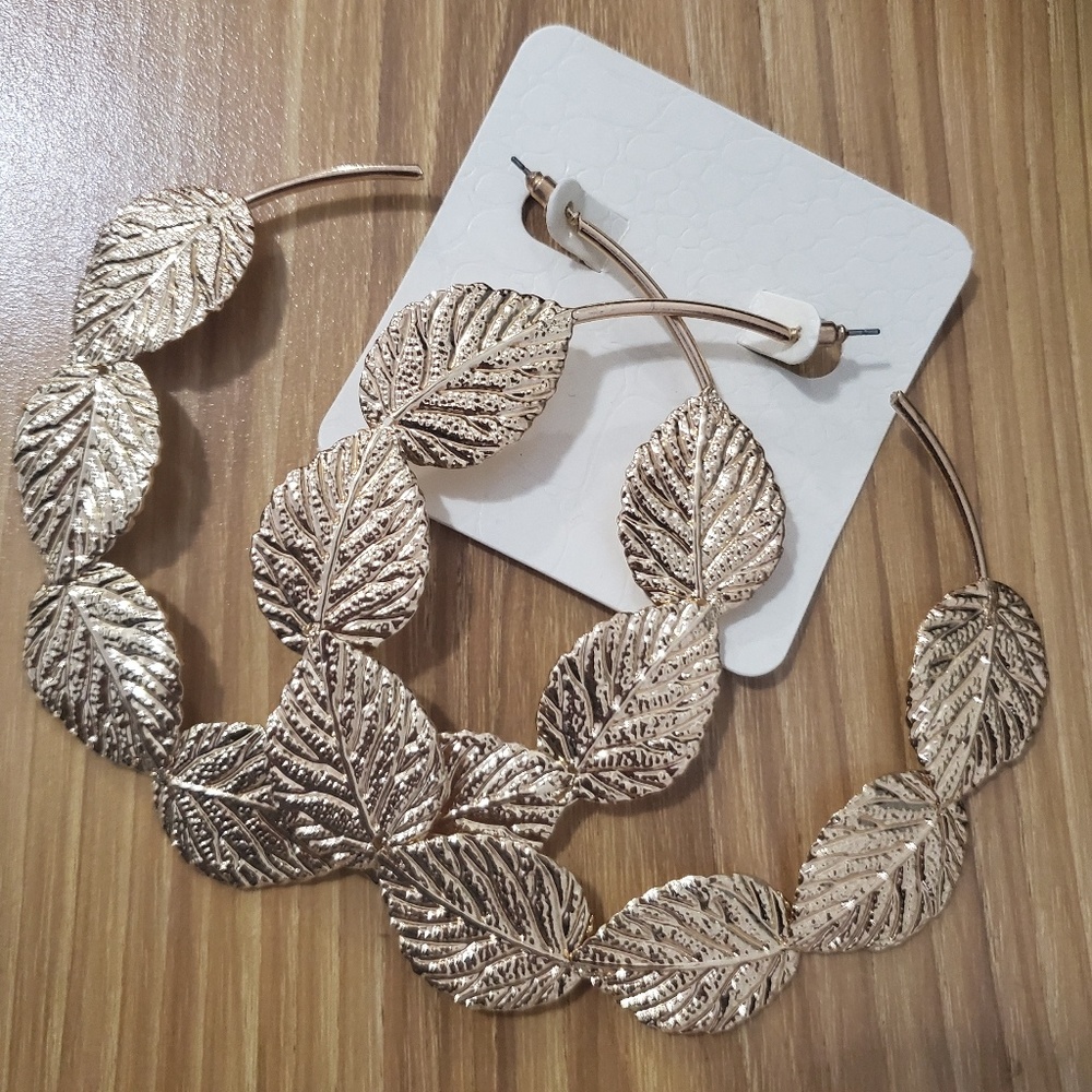 🆕️ Big Leaf hoop earrings (costume jewelry)